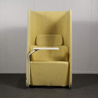 Martela Podseat nojatuoli, kääntyvä jalusta ja pöytä, okra / harmaa