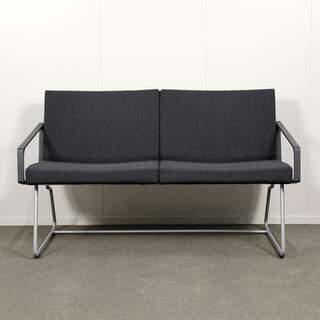 Lammhults A-Line 2-Istuttava sohva, Tummanharmaa / harmaa