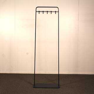 Martela Kaari naulakko, Musta