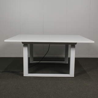 Martela Frankie neuvottelupöytä 140 x 140cm, Valkoinen, Sähköinen korkeudensäätö