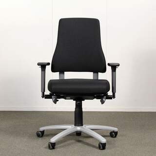 Uudelleenverhoiltu Martela Axia 2 työtuoli, musta, käsinojat