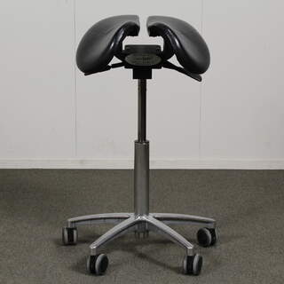 Salli satulatuoli, Musta nahka