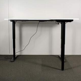 Isku Kulmasähköpöytä, valkoinen / musta, 180 x 160 cm
