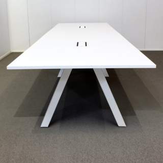 Martela Frankie neuvottelupöytä 450 x 120cm, Valkoinen / Valkoinen