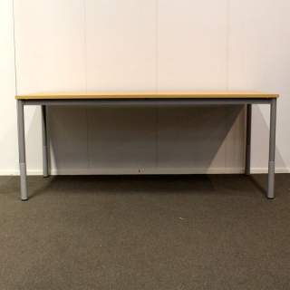 Martela Pinta työpöytä 80x180 cm, tammi / harmaa