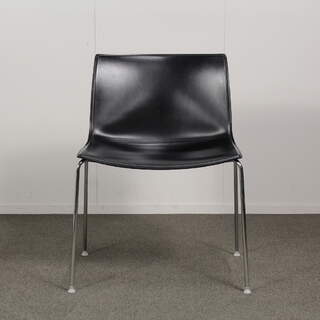 Arper Catifa tuoli, Musta / kromi