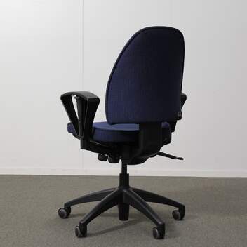 Kinnarps 6000 työtuoli, sininen, käsinojat