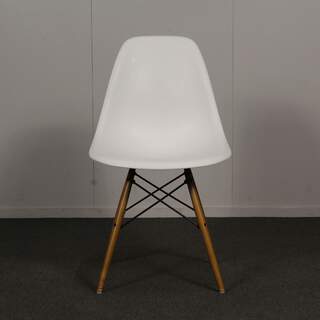 Vitra Eames Plastic Chair, Valkoinen / puu