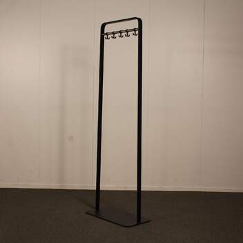 Martela Kaari naulakko, Musta