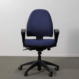 Kinnarps 6000 työtuoli, sininen, käsinojat