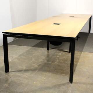 Steelcase neuvottelupöytä 120 x 260 cm, tammi / musta