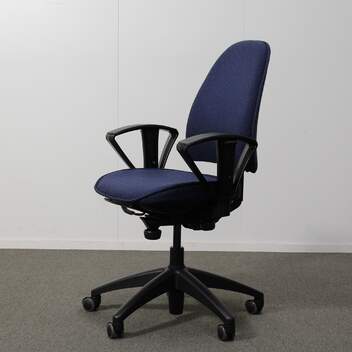 Kinnarps 6000 työtuoli, sininen, käsinojat