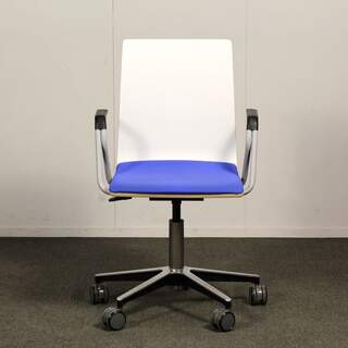 Isku Rudolf neuvottelutuoli, Sininen / valkoinen / kromi, käsinojat